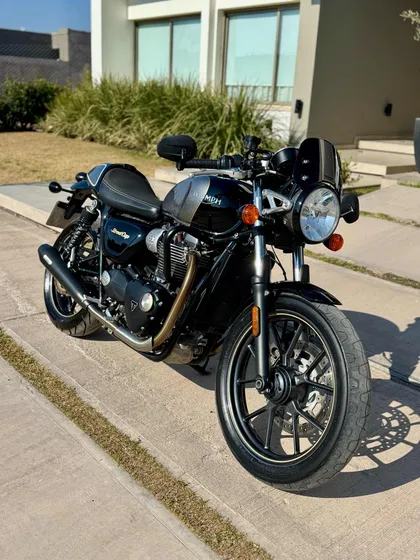 Triumph Street Cup 900