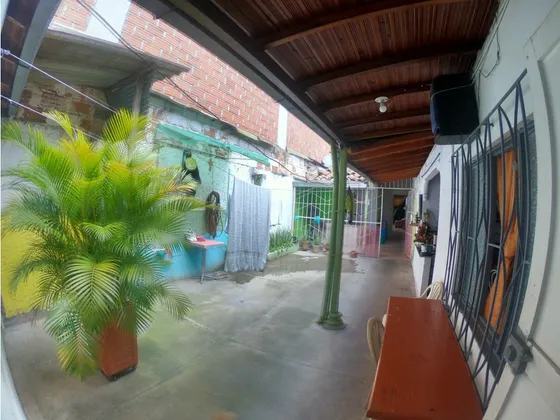 Vendo Casa Lote  A Una Cuadra Del Parque De Bello
