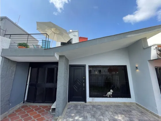 Vendo Casa De Tres Niveles 371m2 Santa Cecilia 1986