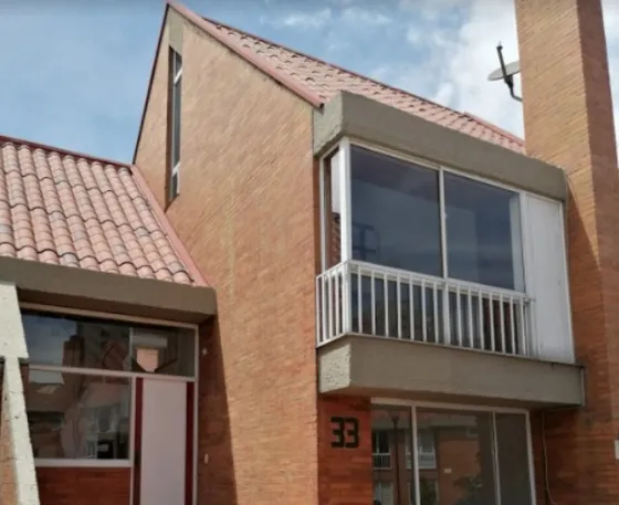  Vive En La Tranquilidad De Marantá: Casa De 3 Niveles Con 134 M², Excelente Luz Natural, Cerca Del Cc Santa Fe Y Transmilenio, ¡lista Para Disfrutar! 