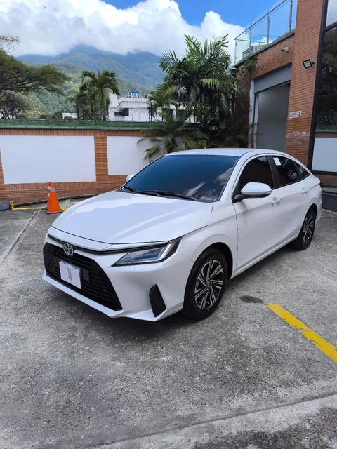 Toyota Yaris E