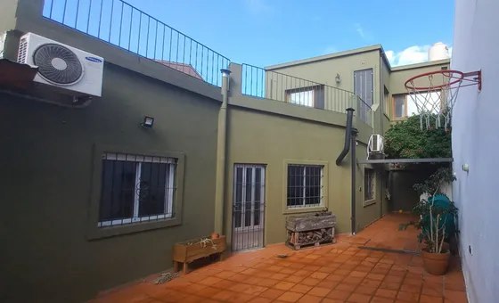 Amplia Casa Moderna Y Funcional - 5 Ambientes Escritorio/patio/garage - Venta Y Alquiler