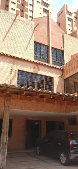 Alquiler Town House Amoblado Resid. Tirreno, Urb. La Trigaleña Alta.