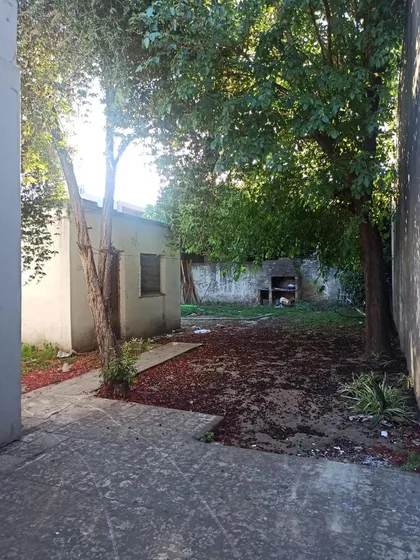 Casa Lote Propio -  4 Amb Con Cochera  Gran Fondo Libre - Actualizada