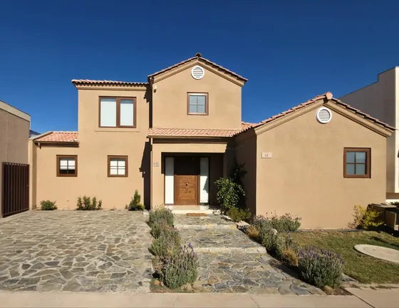Casa En Venta 4d 4b E | Elegancia, Seguridad Y Naturaleza En