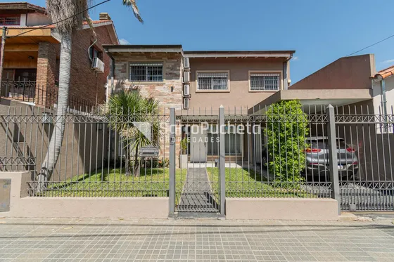 Venta Casa 6 Ambientes Con Amplio Parque En Barrio Pileta , Ramos Mejia.