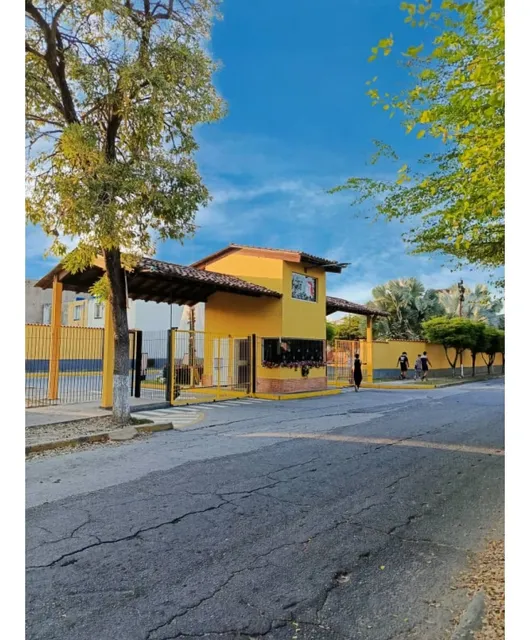 En Venta Townhouse Calicanto Tierra-nueva  Flor Amarillo  46-50