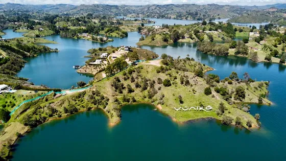 Proyecto Hotelero Yúniko Cottage & Lake  En La Vía Principal Peñol- Guatapé