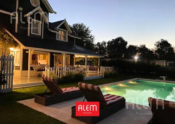 Hermosa Casa De Estilo Americano