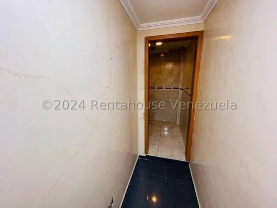 Espacio En Alquiler En La Iconica Y Prestigiosa Torre Sindoni De Maracay 24-23545 Irrr