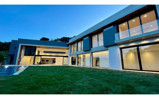 Se Vende Casa 1100m2 Lomas Del Mirador 3107
