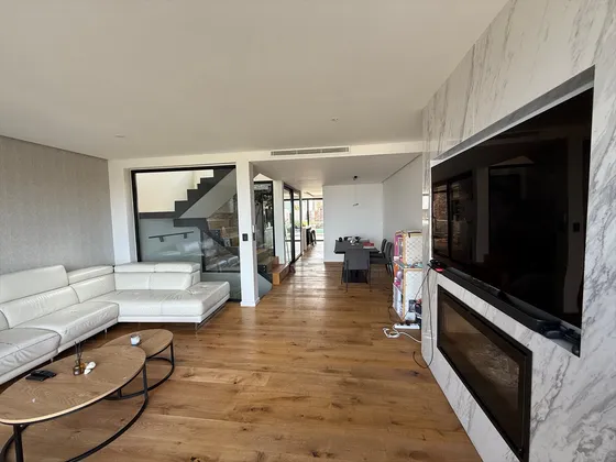 Importante Residencia Minimalista En Rambla Y Brenda