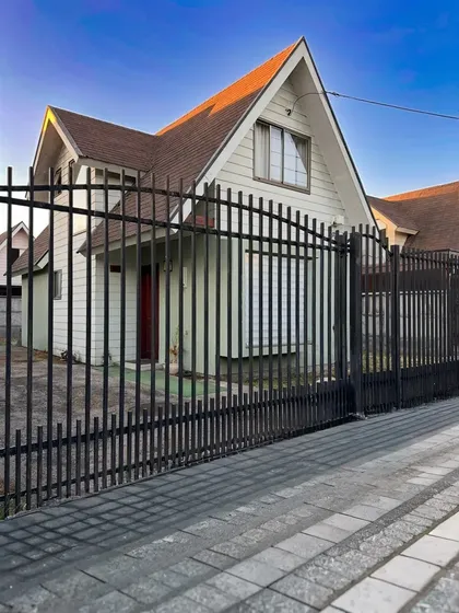 Casa En Venta A Pasos Del Mall. Con Panel Solar. 3192 Uf