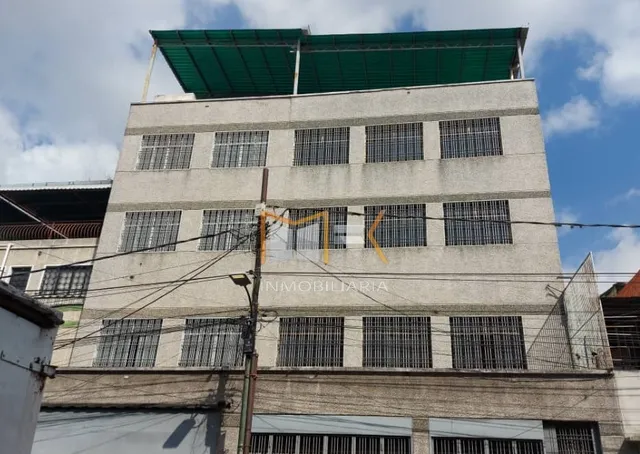 En Venta Edificio Comercial En Catia, Avenida Principal Calle Comercial.