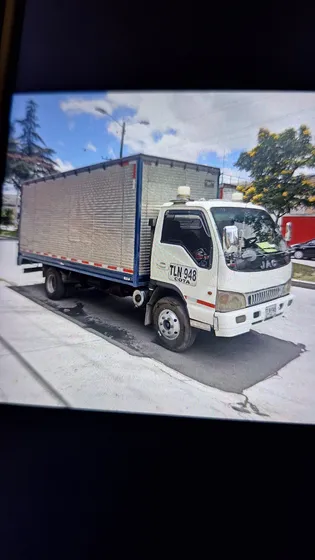 Camion Jac 1060, Público, 5 Ton.,  Motor Kummins, Furgón