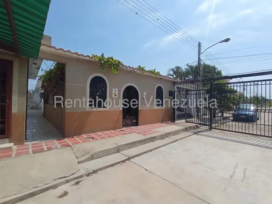 Casa En Venta Santa Cruz Urb La Morenera Maracay 25-19272 Apd