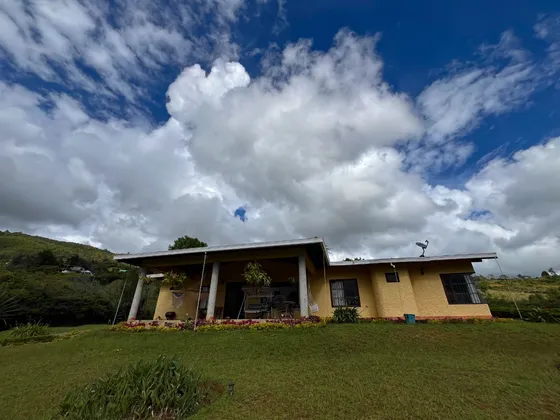 Casa Finca En Guarne A 1.5 Km Del Casco Urbano 