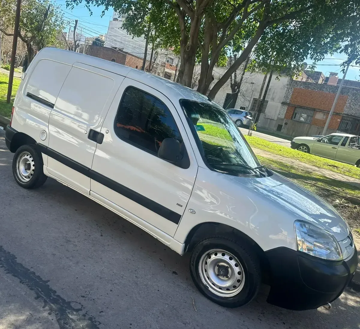 Vendo Peugeot Partner Furgón, Versión Confort Con Motor Hdi