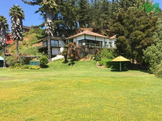Casa En Venta De 5 Dorm. En Vichuquén