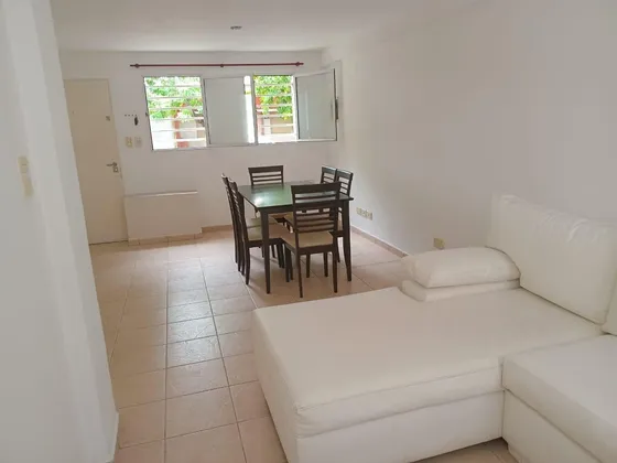 Ph En  63 E/ 30 Y 31(al Frente, Dos Dormitorios Y Patio)