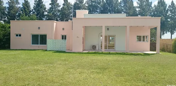 Casa -venta/alquiler   Barrio Don Joaquin Canning