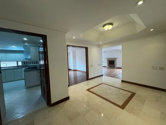 Apartamento De 3 Habitaciones En Arriendo En Rosales Cerca A La Zona G 190 Metros Con Excelnete Vista Piso Alto