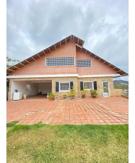 Se Vende Casa 1724m² 5h+1s/5b+1s/10e Carrizal