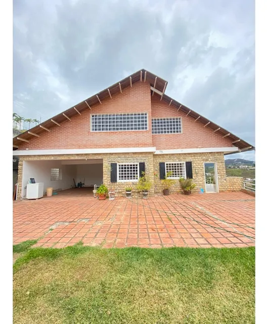 Se Vende Casa 1724m² 5h+1s/5b+1s/10e Carrizal