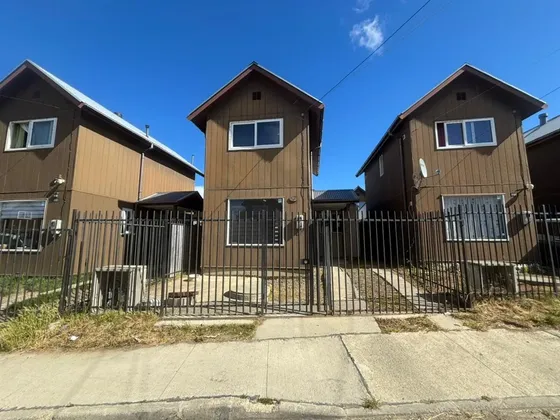 Casa En Venta De 3 Dorm. En Punta Arenas