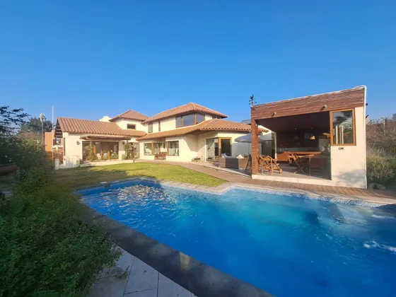 Casa En Venta 5 Dormitorios- 5 Baños - Amplia