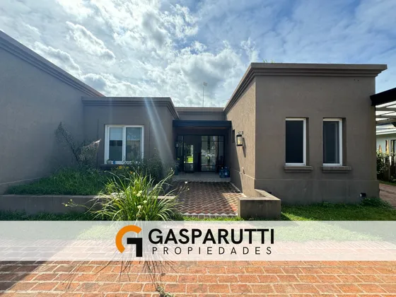 Casa En Venta En San Matías Con Pileta! 3 Dormitorios