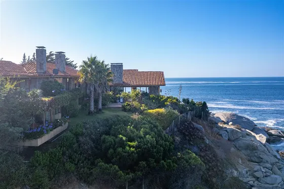 Gran Casa Ubicada En Un Lugar Único