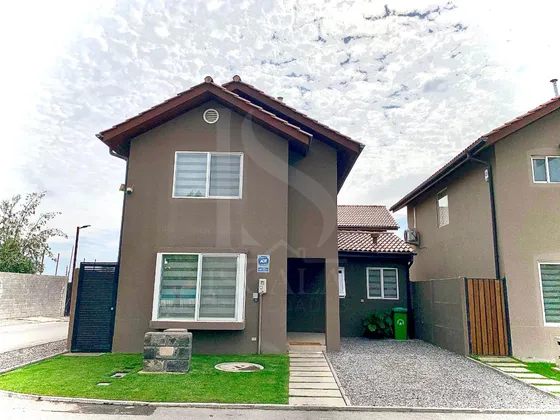 Oportunidad En Chicauma 4 Dormitorios, 3 Baños,logia Y Atico