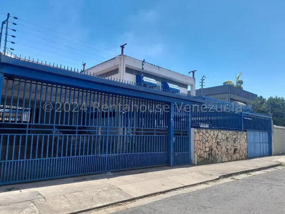 Disponible Anexo En Alquiler En La Romana Estacionamiento Y Planta Electrica Closet Y Aires Acondicionado Estef 25-6066