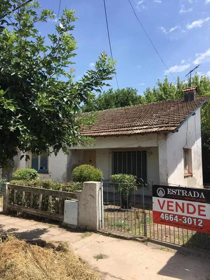 Casa Con Amplio Jardin En Venta - Jose C. Paz