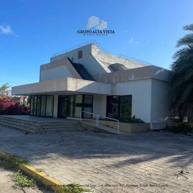 ¡local Comercial En Venta Con Múltiples Posibilidades En Los Robles, La Vega!