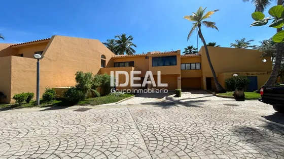 Ideal Vende Amplio Y Bello Town House De 168 M² Con Acabados De Primera En Caribbean Suites Tucacas Con Planta 100%