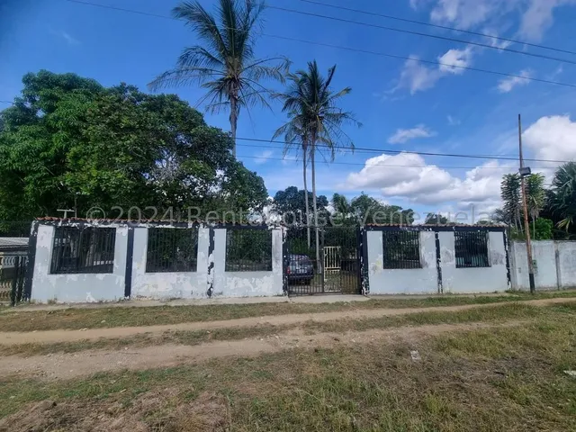 Carlos Colmenarez Vende Granja Amoblada Con Casa Principal De 4hab,3bñ,estacionamiento Multiple,casa De Encargado,deposito,a/a Entodas Las Hab,cocinas Dentro Y Fuera Con Parrillera A Gas Corrales,gall