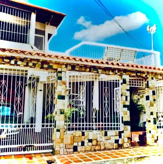 En Venta Amplia Casa Y Muy Bien Conservada En Urbanización La Colina, Sector Terrazas Del Mar
