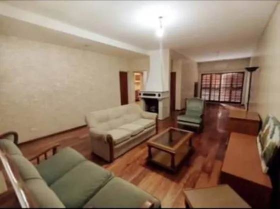 Casa En Venta - 3 Dormitorios 2 Baños - 200mts2 - Haedo