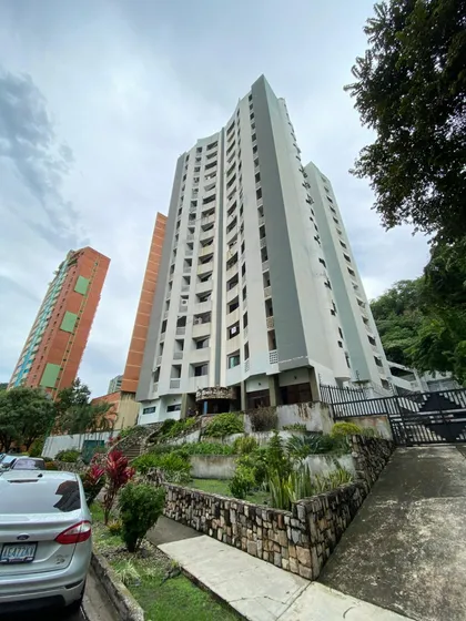 Apartamento En Alquiler Amoblado En Urb. Las Chimeneas. Valencia