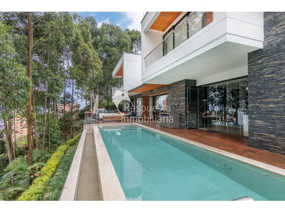 Venta Casa Con Piscina Privada. El Poblado, La Calera, Medellín