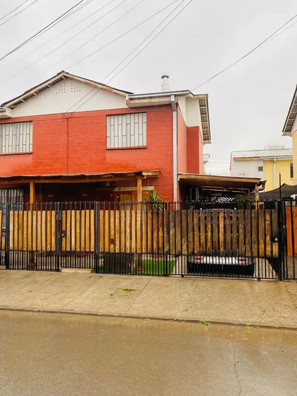Casa 2 Pisos Cercana A Servicios,aire Acondicio, Panel Solar