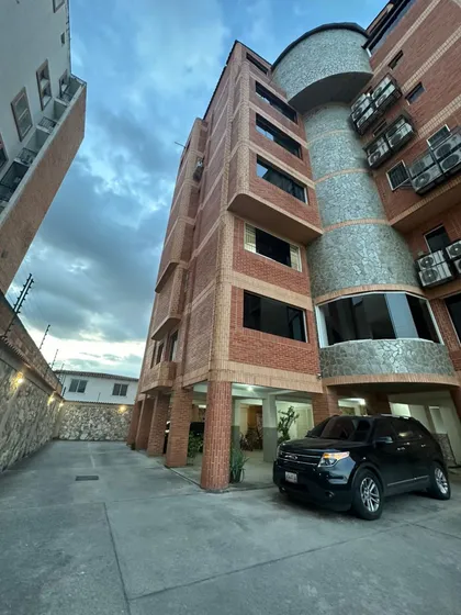 Moderno Apartamento En Venta Urb. San Jacinto 