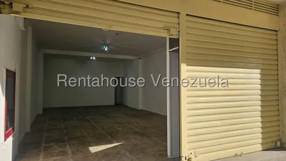 Local Comercial. Amplio Y Funcional, Ideal Para Desarrollar Tu Negocio. Ubicado En Una Zona Estratégica Con Alto Flujo Peatonal Y Vehicular, Brindando Excelente Visibilidad.