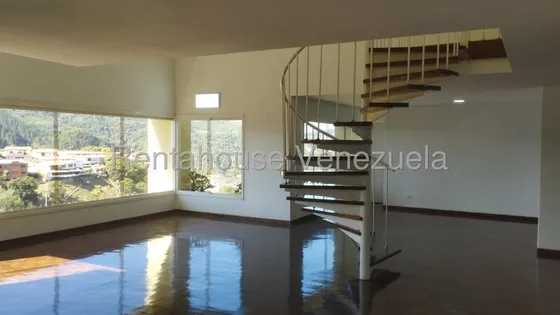 Los Naranjos Del Cafetal 25-19088 Negociable Funcional Pent House Dúplex , Excelente Diseño Para Actualizarlo A Tu Gusto. Edificio En Excelentes Condiciones, Excelente Ubicacion 