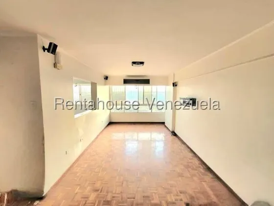 Venta Atractivo Apartamento Duplex En Urb Nueva Segovia  Barquisimeto # Profesional Inmobiliario Mehilyn Perez #