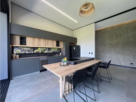 Hermosa Casa Para Venta En Llanogrande 