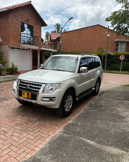 Mitsubishi Montero 3.8 V97 Wagon