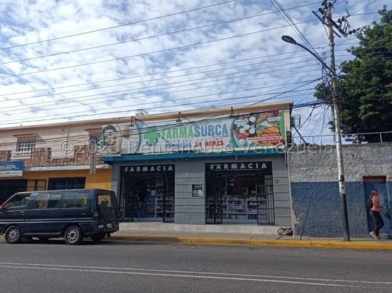 Excelente Oportunidad De Negocio. Este Fondo De Comercio En El Rubro De Farmacia Presenta Un Gran Potencial Debido A Su Amplia Trayectoria, Permisos Vigentes Y Ubicación Estratégica. 
